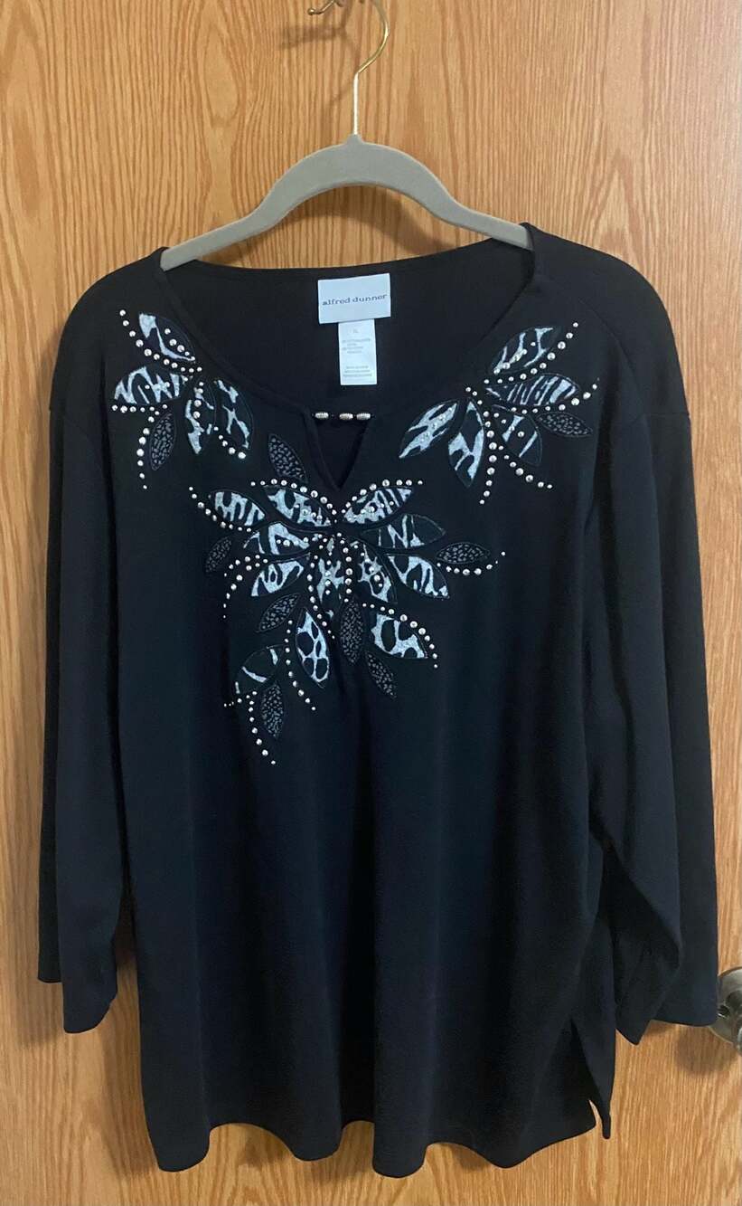 Alfred Dunner Black Rhinestone Embellished V-Neck Tunic Top Size XL